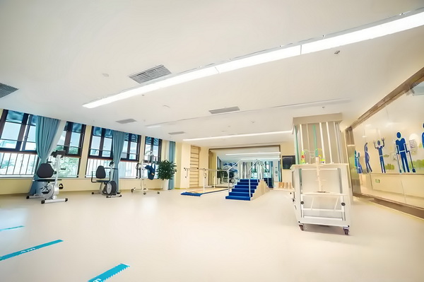 深圳入户正规代理_可以！杜兰特美女主持人婚礼，带球突破绯闻，再凭实力单身！ 可以杜兰特杂质还有黑色